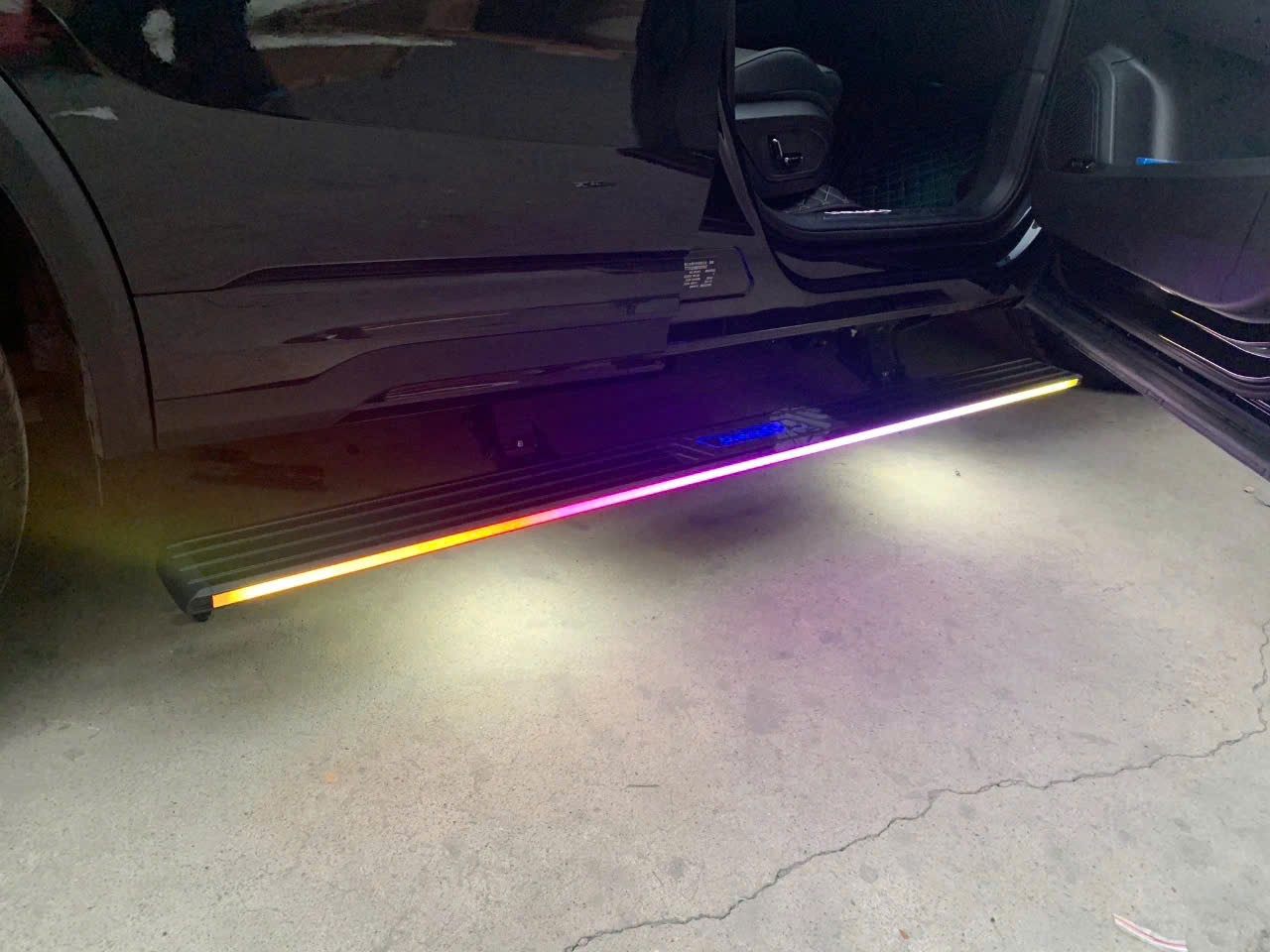 Bệ Bước Điện LED Cho Xe Lynk&Co – Sự Kết Hợp Hoàn Hảo Giữa Tính Năng, Thẩm Mỹ và Đẳng Cấp